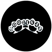 Badge 25mm Hooligan poing américain