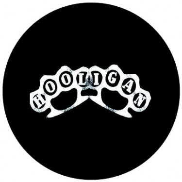 BADGESAGOGO.FR - Badge 25mm Hooligan poing américain