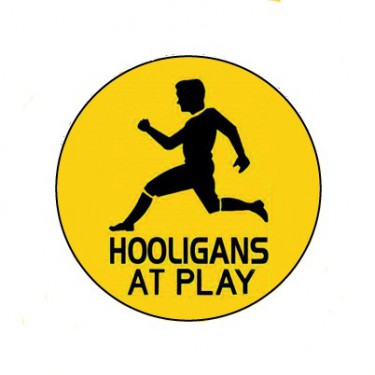 BADGESAGOGO.FR - Badge 25mm Hooligans at play